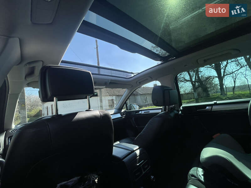 Внедорожник / Кроссовер Volkswagen Touareg 2013 в Рени