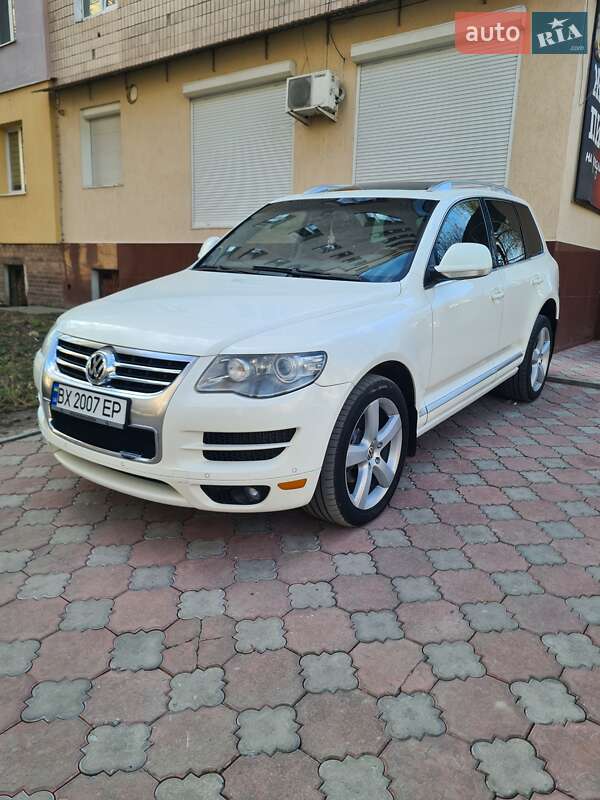 Позашляховик / Кросовер Volkswagen Touareg 2010 в Кам'янець-Подільському