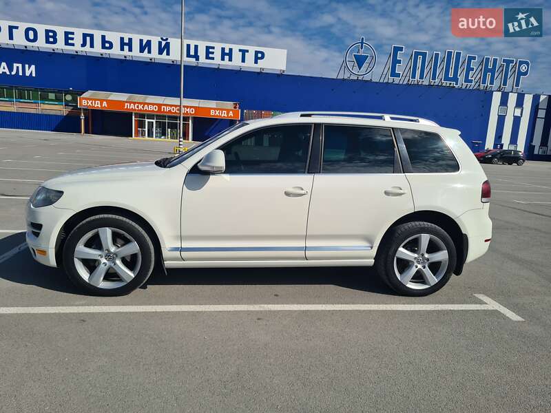 Позашляховик / Кросовер Volkswagen Touareg 2010 в Кам'янець-Подільському