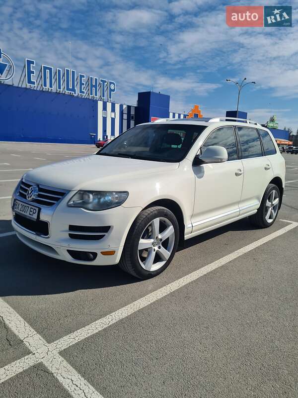 Позашляховик / Кросовер Volkswagen Touareg 2010 в Кам'янець-Подільському