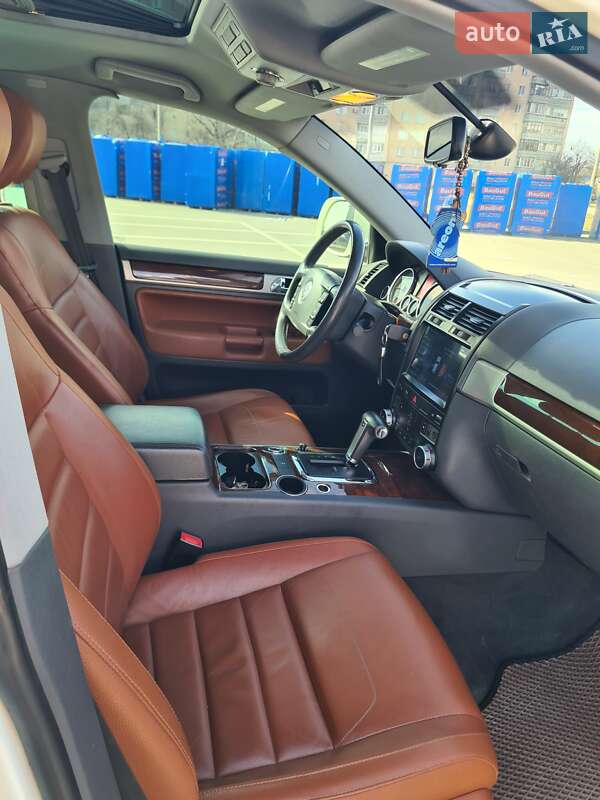 Позашляховик / Кросовер Volkswagen Touareg 2010 в Кам'янець-Подільському