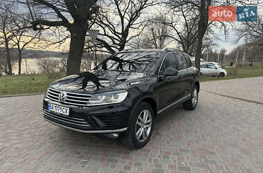 Внедорожник / Кроссовер Volkswagen Touareg 2015 в 