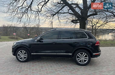 Внедорожник / Кроссовер Volkswagen Touareg 2015 в 