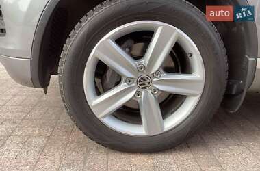 Внедорожник / Кроссовер Volkswagen Touareg 2013 в 