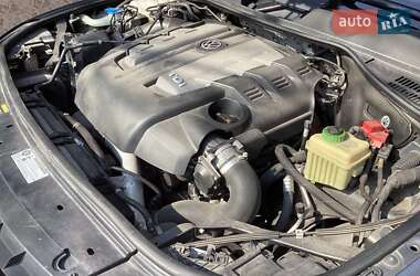 Внедорожник / Кроссовер Volkswagen Touareg 2013 в 