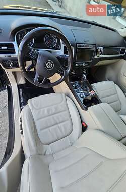Позашляховик / Кросовер Volkswagen Touareg 2015 в 