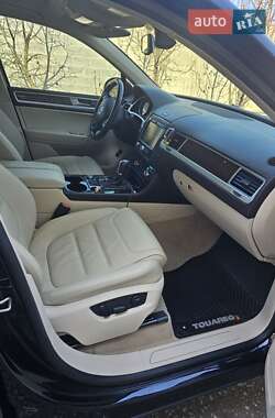 Позашляховик / Кросовер Volkswagen Touareg 2015 в 