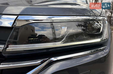 Внедорожник / Кроссовер Volkswagen Touareg 2020 в 