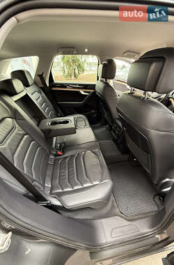 Внедорожник / Кроссовер Volkswagen Touareg 2020 в 