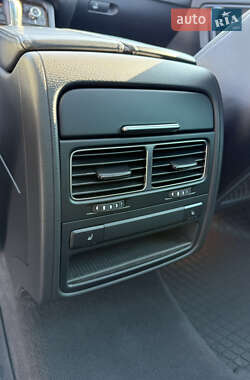 Внедорожник / Кроссовер Volkswagen Touareg 2012 в 