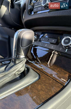 Внедорожник / Кроссовер Volkswagen Touareg 2012 в 