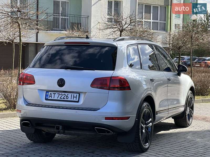 Позашляховик / Кросовер Volkswagen Touareg 2011 в Чернівцях
