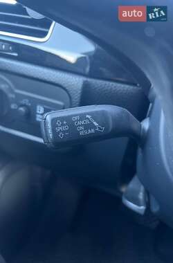 Позашляховик / Кросовер Volkswagen Touareg 2011 в 