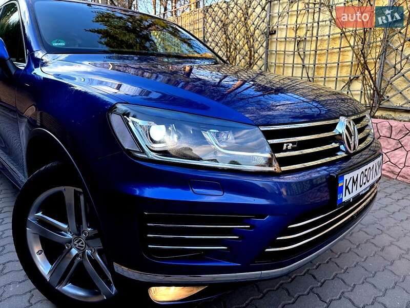 Внедорожник / Кроссовер Volkswagen Touareg 2015 в Хмельницком