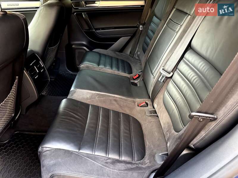 Внедорожник / Кроссовер Volkswagen Touareg 2015 в Хмельницком