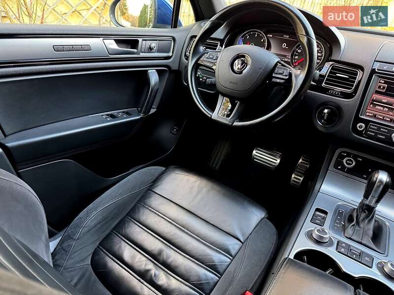 Внедорожник / Кроссовер Volkswagen Touareg 2015 в Хмельницком