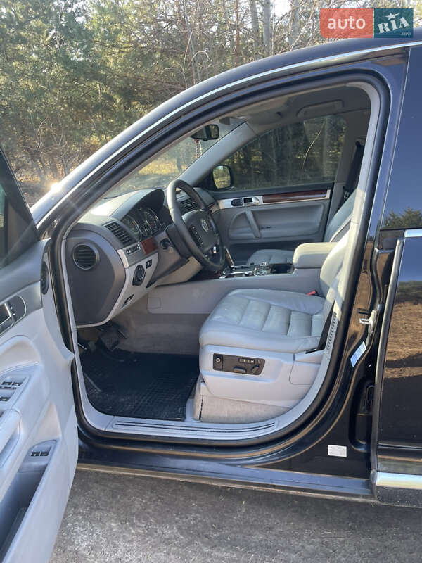 Позашляховик / Кросовер Volkswagen Touareg 2006 в Києві