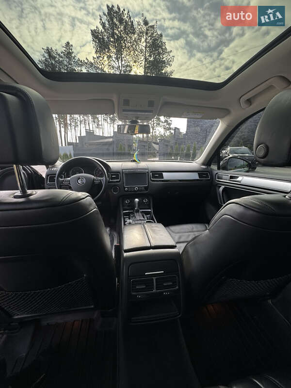 Внедорожник / Кроссовер Volkswagen Touareg 2015 в Киеве