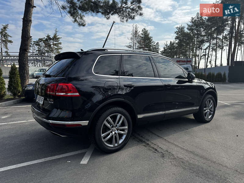 Внедорожник / Кроссовер Volkswagen Touareg 2015 в Киеве