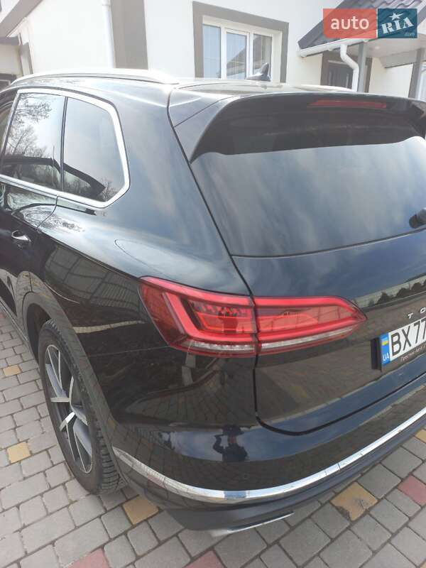 Позашляховик / Кросовер Volkswagen Touareg 2018 в Хмельницькому