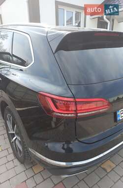Внедорожник / Кроссовер Volkswagen Touareg 2018 в 