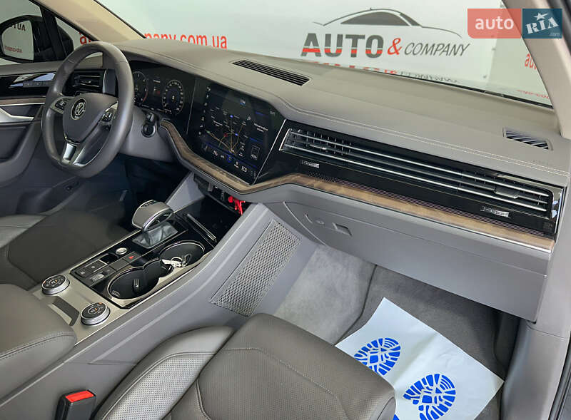 Позашляховик / Кросовер Volkswagen Touareg 2019 в Львові