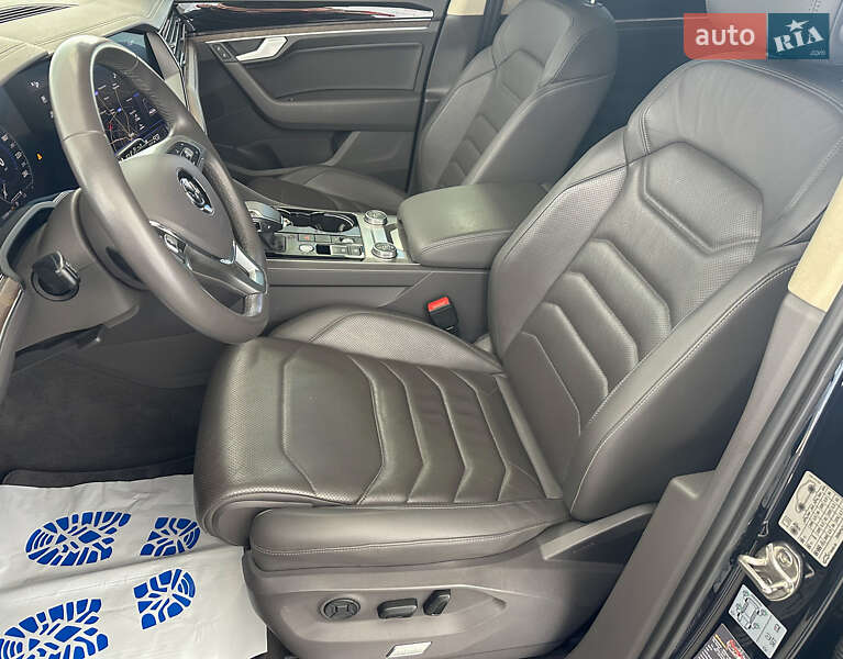 Позашляховик / Кросовер Volkswagen Touareg 2019 в Львові
