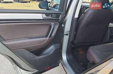 Внедорожник / Кроссовер Volkswagen Touareg 2017 в 