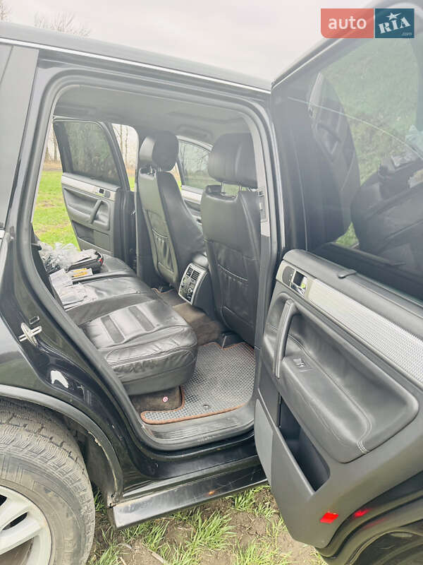 Позашляховик / Кросовер Volkswagen Touareg 2005 в Дніпрі