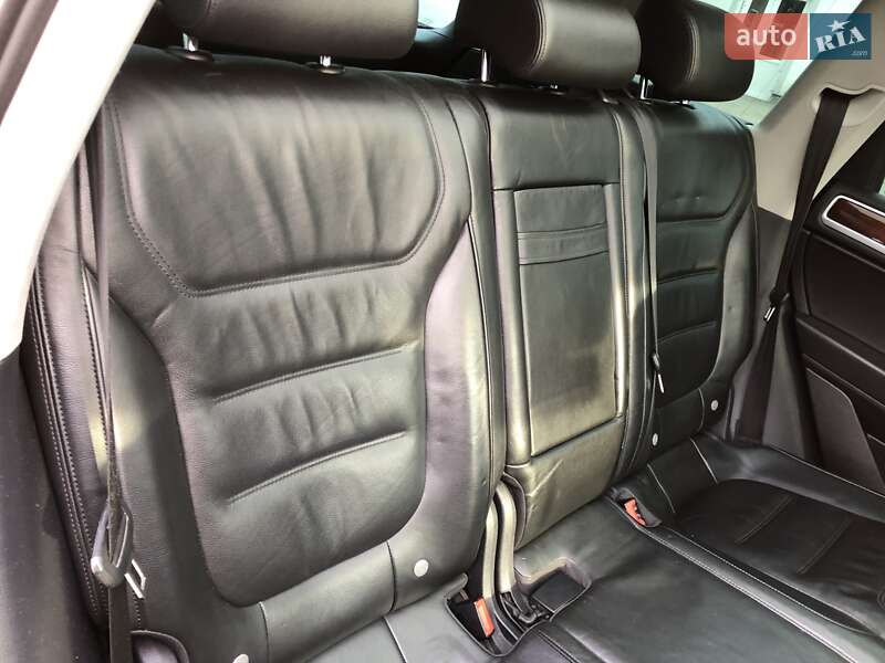 Внедорожник / Кроссовер Volkswagen Touareg 2011 в Теофиполе