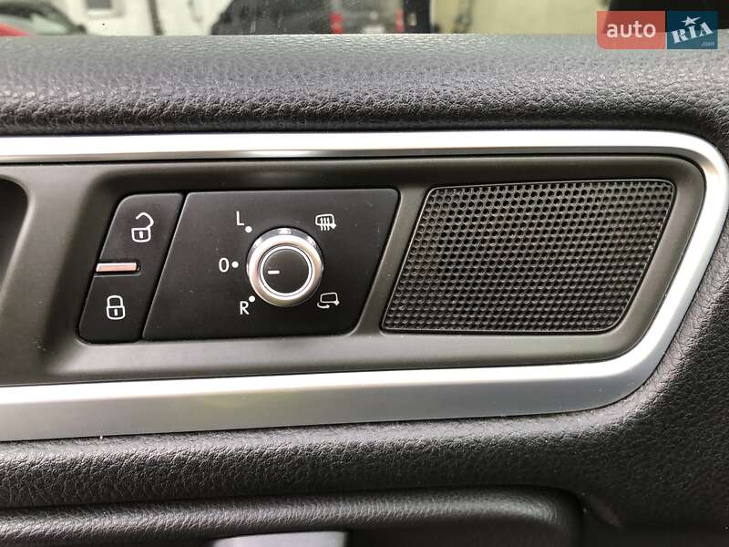 Внедорожник / Кроссовер Volkswagen Touareg 2011 в Теофиполе