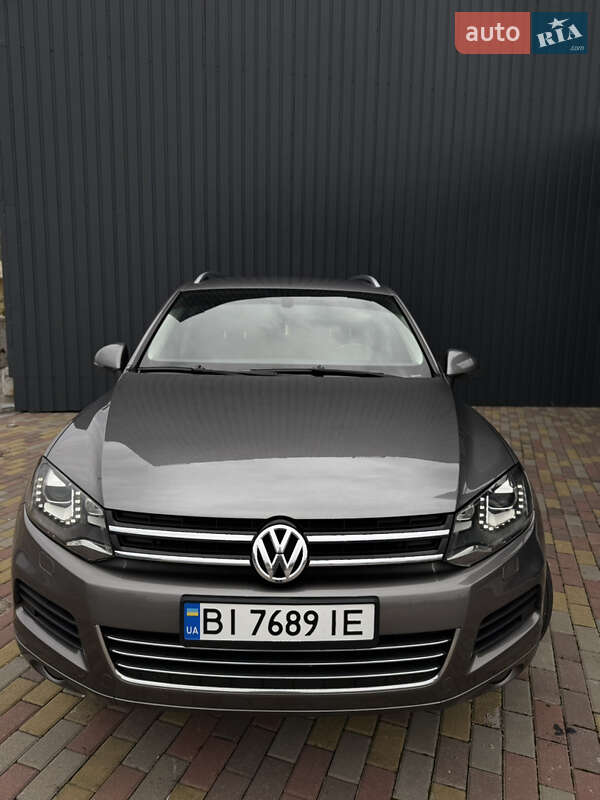 Внедорожник / Кроссовер Volkswagen Touareg 2012 в Харькове