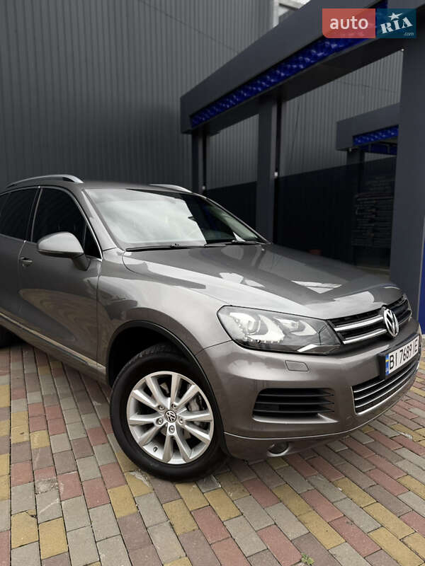 Внедорожник / Кроссовер Volkswagen Touareg 2012 в Харькове