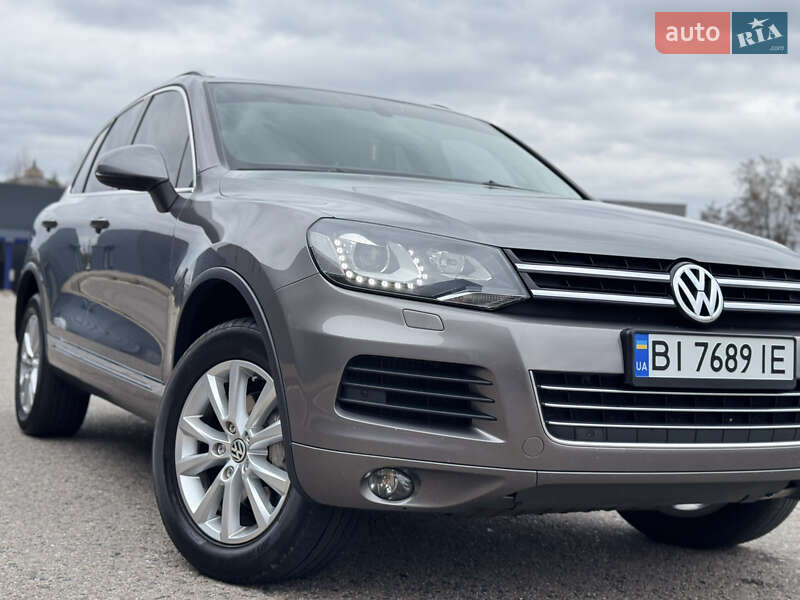 Внедорожник / Кроссовер Volkswagen Touareg 2012 в Харькове