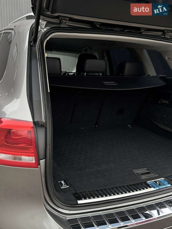 Внедорожник / Кроссовер Volkswagen Touareg 2012 в Харькове