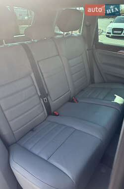 Внедорожник / Кроссовер Volkswagen Touareg 2008 в 