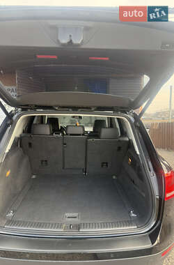 Позашляховик / Кросовер Volkswagen Touareg 2011 в 