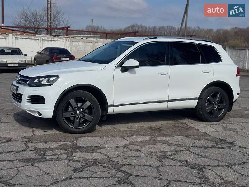 Позашляховик / Кросовер Volkswagen Touareg 2014 в Лубнах