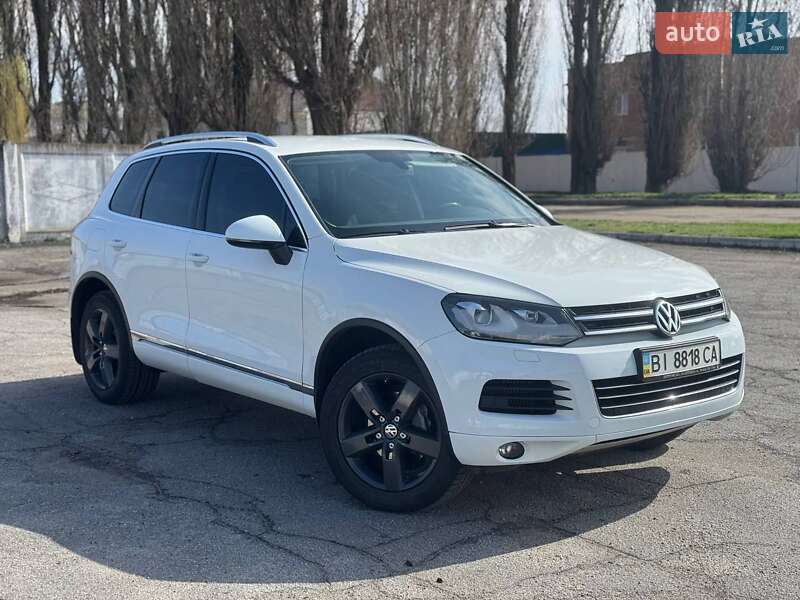 Позашляховик / Кросовер Volkswagen Touareg 2014 в Лубнах