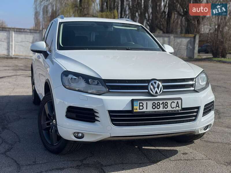 Позашляховик / Кросовер Volkswagen Touareg 2014 в Лубнах
