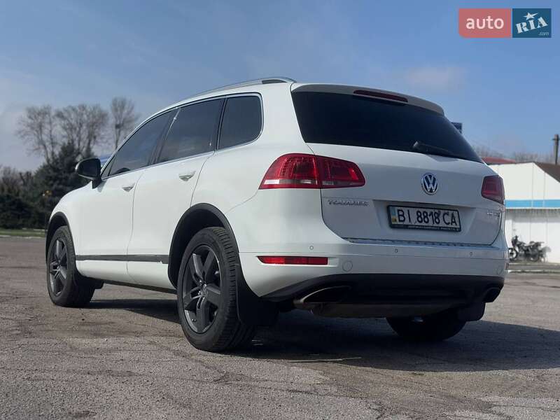 Позашляховик / Кросовер Volkswagen Touareg 2014 в Лубнах