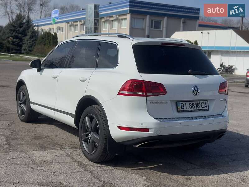 Позашляховик / Кросовер Volkswagen Touareg 2014 в Лубнах