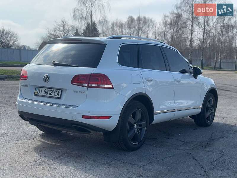 Позашляховик / Кросовер Volkswagen Touareg 2014 в Лубнах