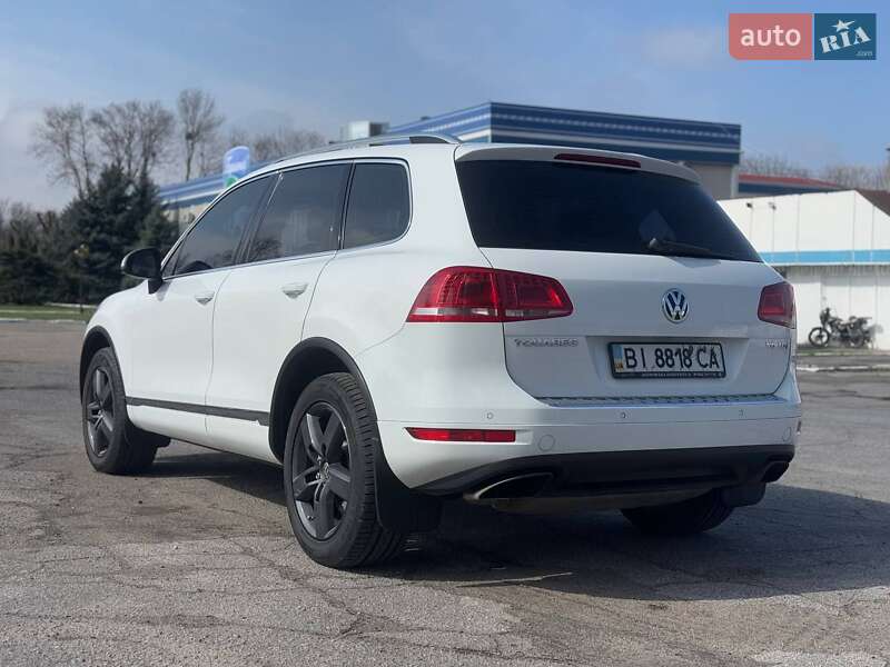 Позашляховик / Кросовер Volkswagen Touareg 2014 в Лубнах