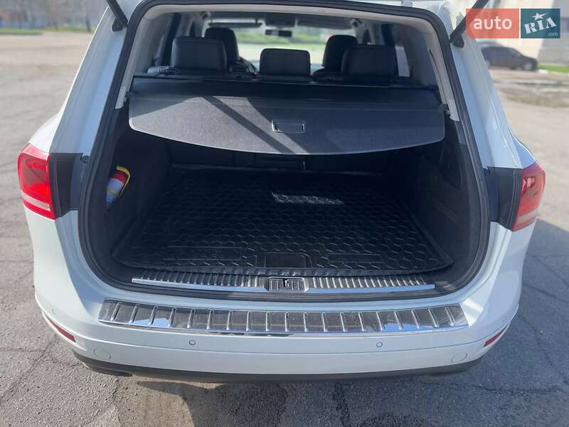 Позашляховик / Кросовер Volkswagen Touareg 2014 в Лубнах