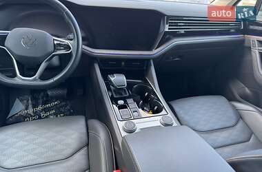 Внедорожник / Кроссовер Volkswagen Touareg 2022 в 