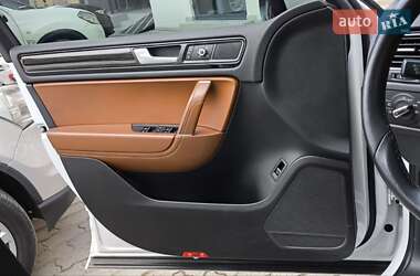 Внедорожник / Кроссовер Volkswagen Touareg 2014 в 