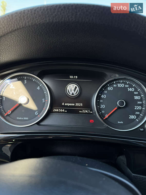 Внедорожник / Кроссовер Volkswagen Touareg 2013 в Тернополе