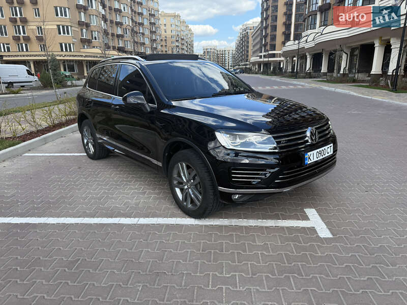Внедорожник / Кроссовер Volkswagen Touareg 2014 в Киеве