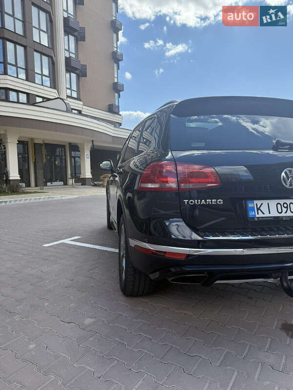 Внедорожник / Кроссовер Volkswagen Touareg 2014 в Киеве